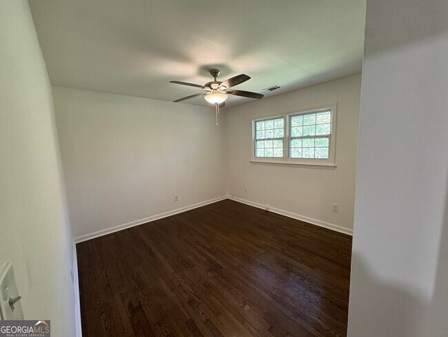 Building Photo - 995 Fleetwood Cir SW