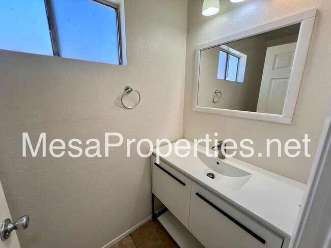 Building Photo - 11321 Oakwood Dr