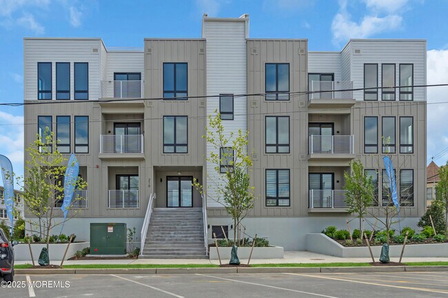Building Photo - 218 3rd Ave