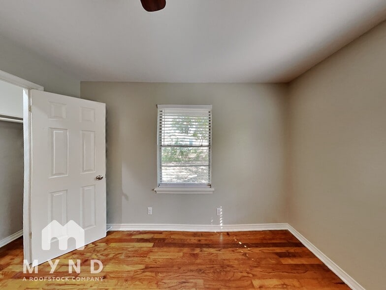 Building Photo - 511 Cynisca St