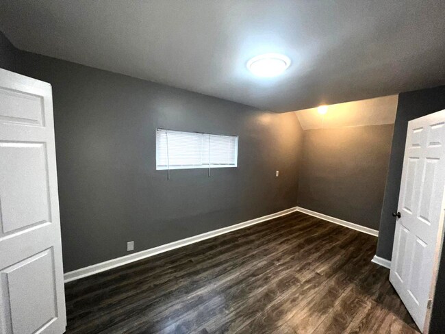Building Photo - 709 N Laramie Ave