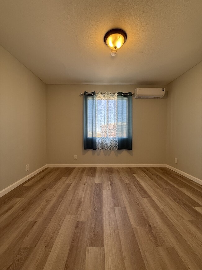 Building Photo - 61576 Aberdeen Dr