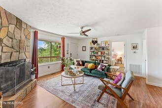 Building Photo - 1720 Moon Ct