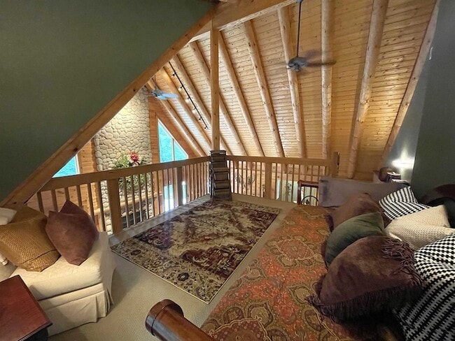 Building Photo - 303 W View Estates