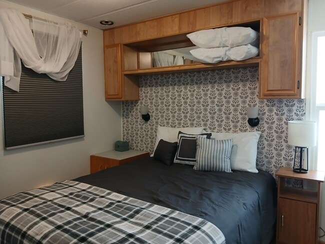 Building Photo - 9797 E 32nd St