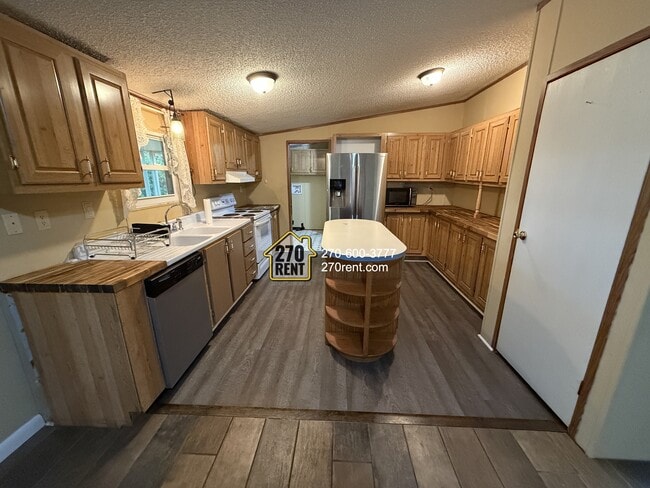 Building Photo - 1865 Liberty Rd