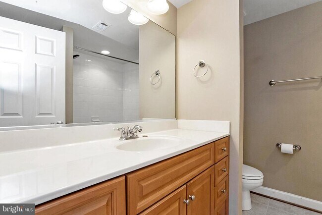 Building Photo - 4079 S Four Mile Run Dr