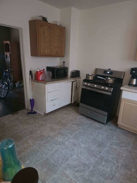 Building Photo - 1729 N Woodford St