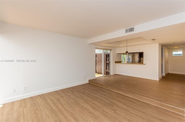 Building Photo - 2945 Bridgeport Ave