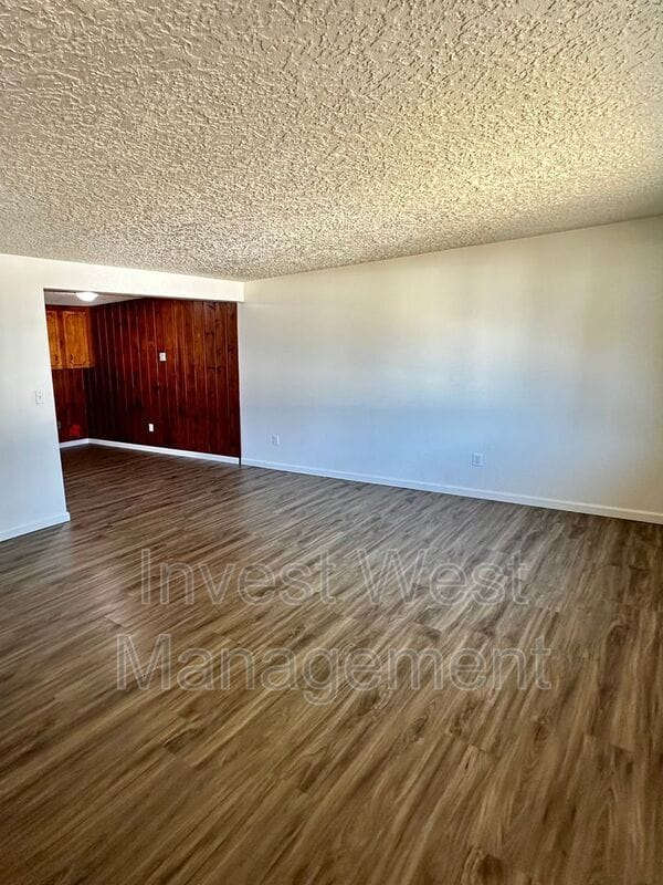 Building Photo - 550 NE Anderson St