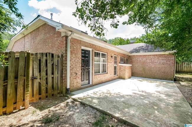Building Photo - 105 Lenox Dr