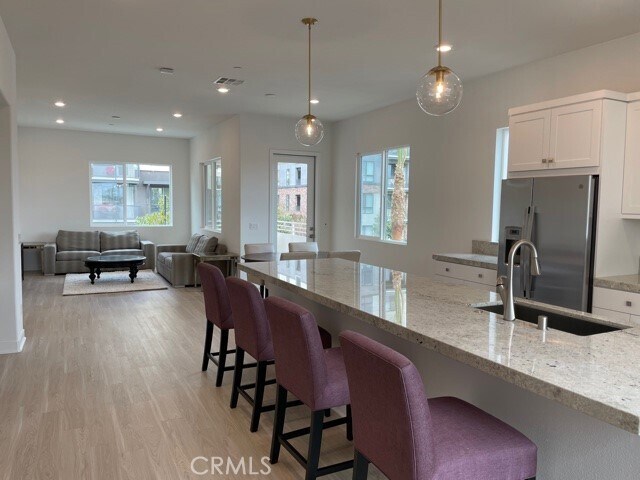 Building Photo - 1860 S Westside Dr