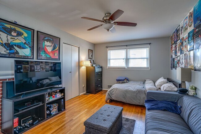 Building Photo - Gorgeous single-family home close to Belvo...