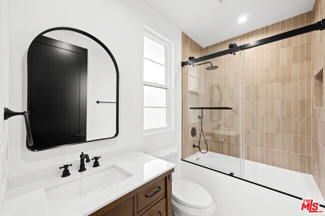 Building Photo - 2324 S Dunsmuir Ave