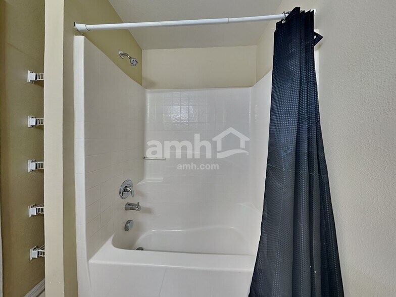 Building Photo - 10408 Opus Dr