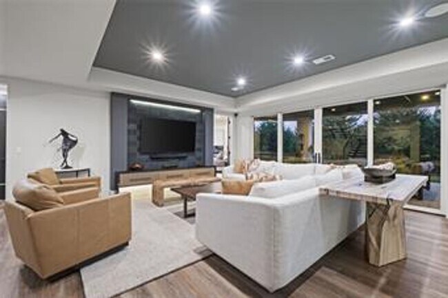 Building Photo - {5842} Luxury Rental in Forrest Ridge Esta...