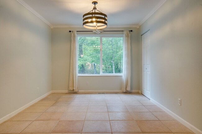 Building Photo - Ravensdale 3 Story, close to Lake Retreat,...
