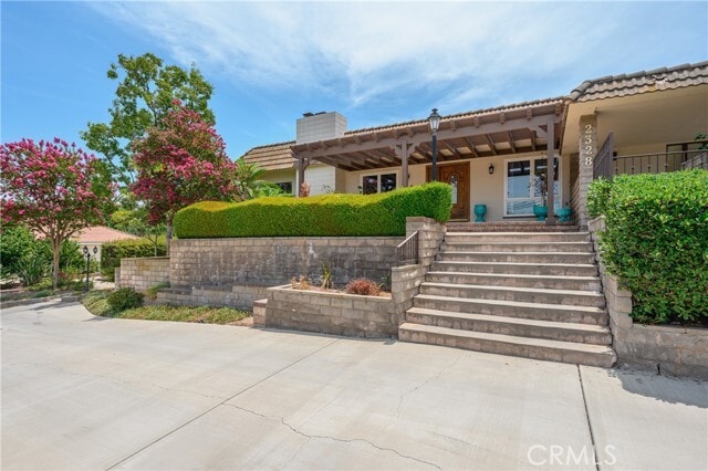 Building Photo - 2328 E Vine Ave