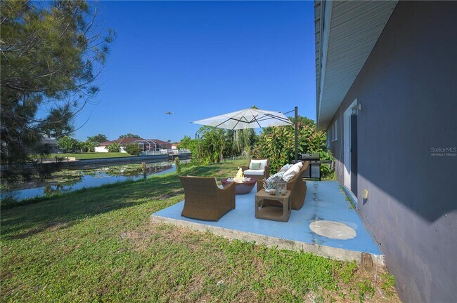 Building Photo - 1310 NE 4th Ter