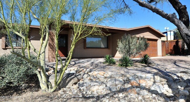 Building Photo - 6515 N Burro Creek Pl