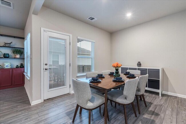 Building Photo - 122 Fairmeadow Downs Dr