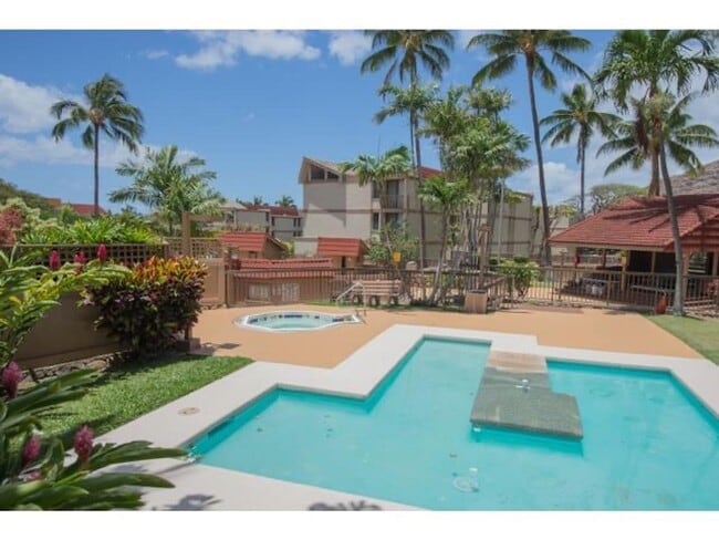 Building Photo - 2 bedroom Townhouse in Makaha Valley