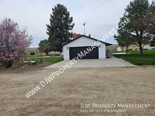 Primary Photo - 7196 Edna Ln