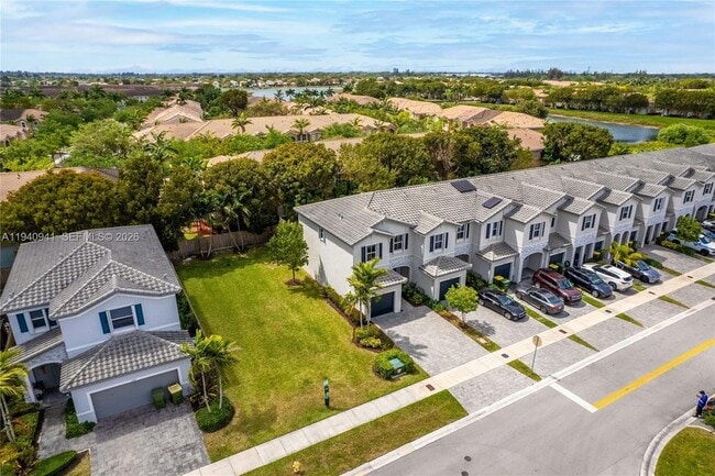 Building Photo - 1336 SE 26th Ter