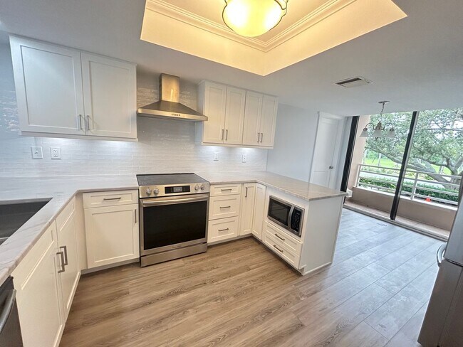 Building Photo - Beautifully Remodeled 2/2 Waterfront Unit ...