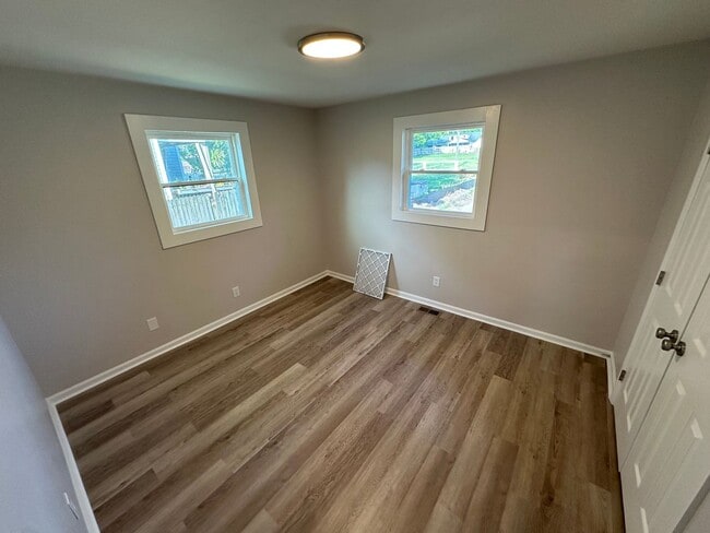 Building Photo - 116 N Tarver Ave