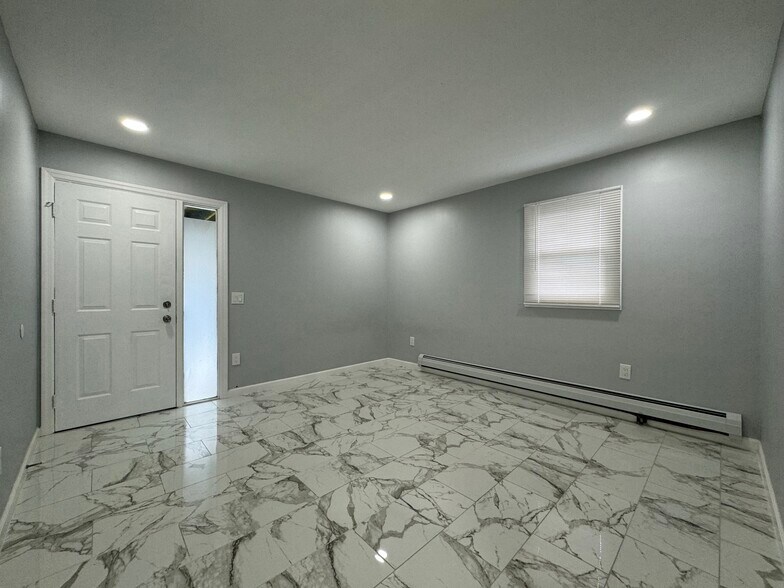 Building Photo - 39 Belmont Cir