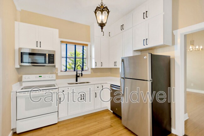 Building Photo - 911 S Rome Ave