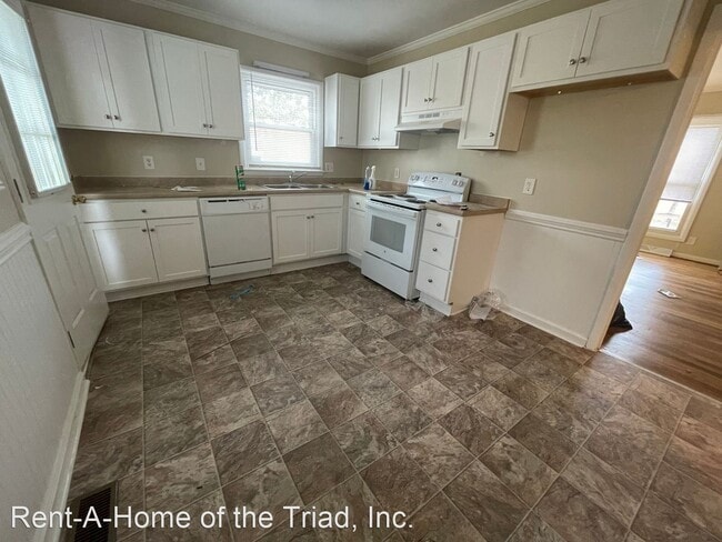 Building Photo - 3 br, 1.5 bath House - 1609 Twain Road