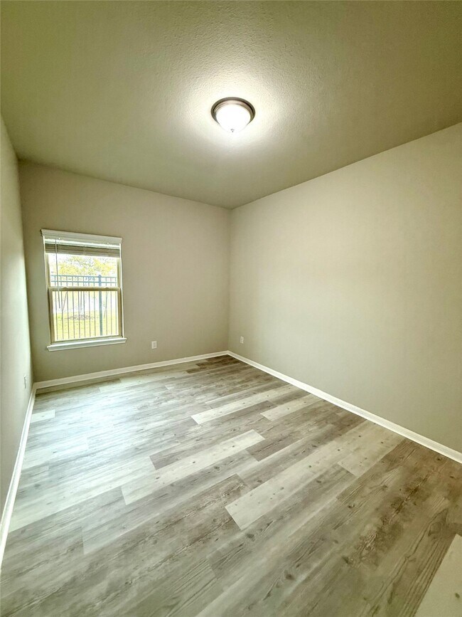 Building Photo - 141 Eliana Shores Dr