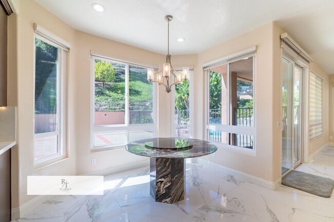 Building Photo - Stunning Remodeled Home in Walnut Valley U...