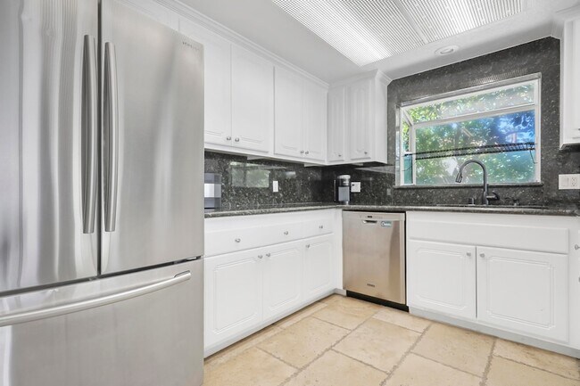 Building Photo - 78950 Starlight Ln