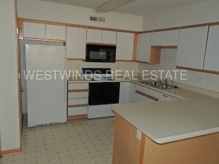 Building Photo - Sublease Available July 1st