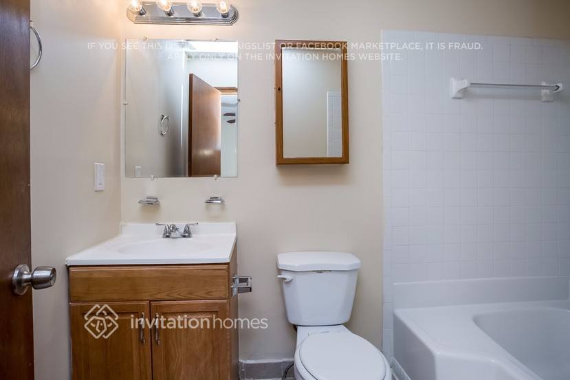 Building Photo - 608 Windsor Dr SE