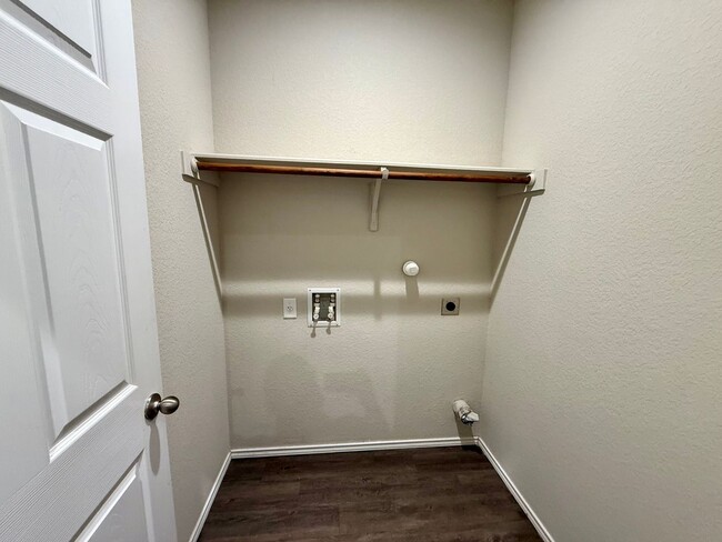 Building Photo - Luxury 3-bedroom, 2-bathroom Duplex in Seg...