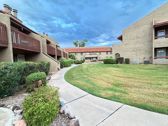 Building Photo - 14203 N 19th Ave