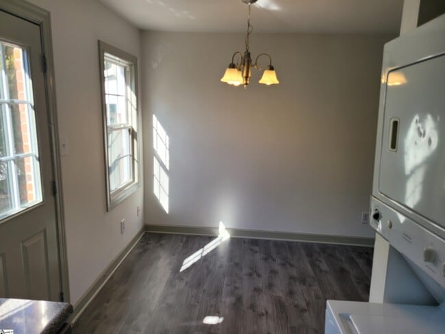 Building Photo - 202 Emerald Park Ct
