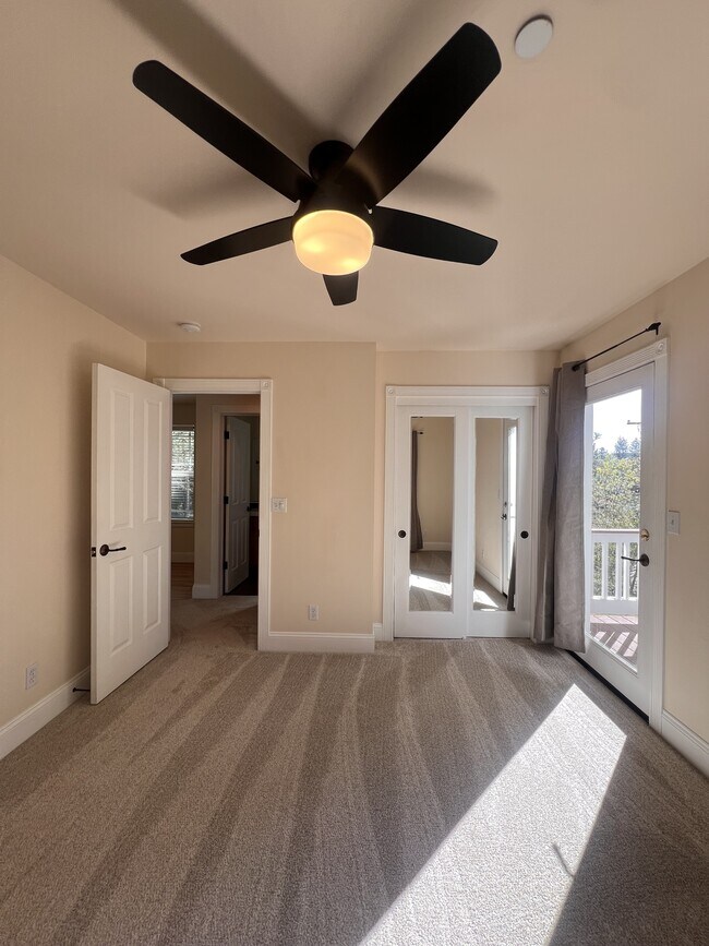 Building Photo - 612 Chief Kelly Dr