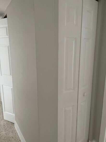 Building Photo - 454 Grand Canal Dr