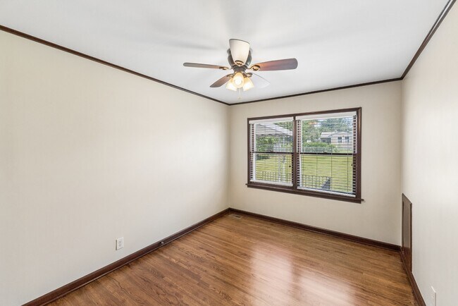 Building Photo - 3317 S Louisville Ave