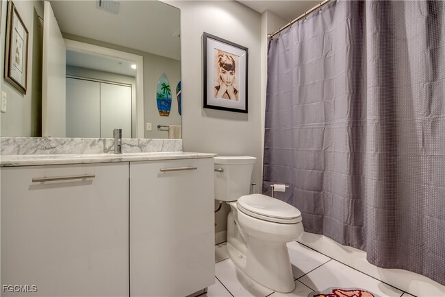 Building Photo - 3000 Oasis Grand Blvd