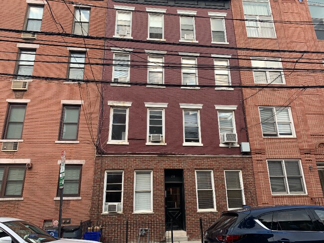 Building Photo - 231 Willow Ave
