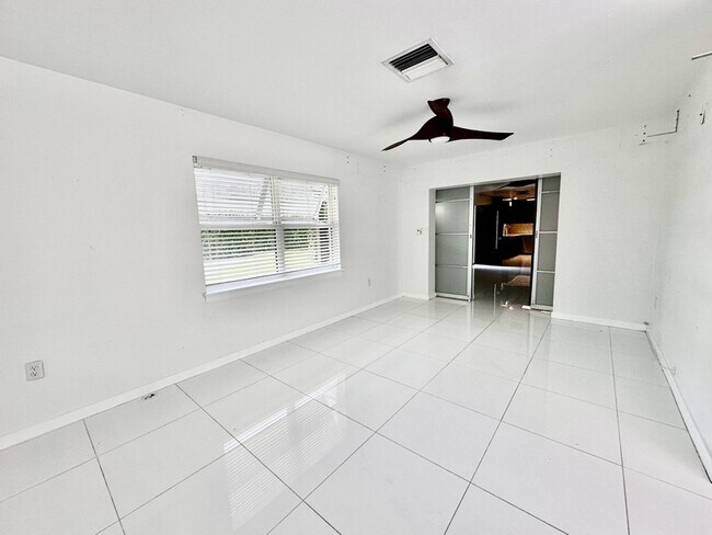 Building Photo - 7210 Seminole Dr