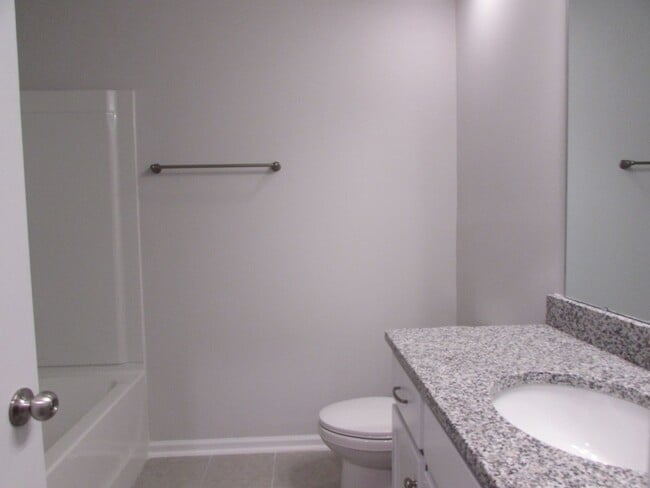 Building Photo - Spacious 4 Bedroom/ 3 Bathroom Home in Lovely Terrell - 2 Car Garage - Washer/Dryer and Lawn Main...