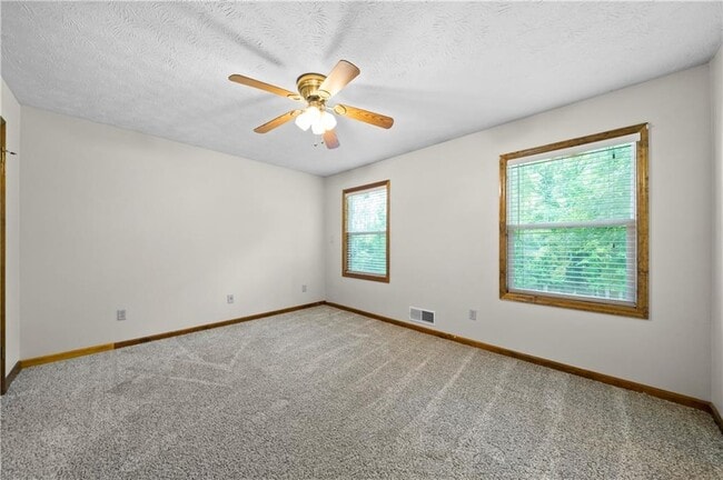 Building Photo - 5405 Iris Dr SW