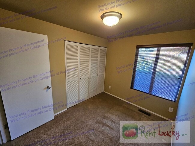 Building Photo - Charming 3BR/2BA Home with Spacious Layout...